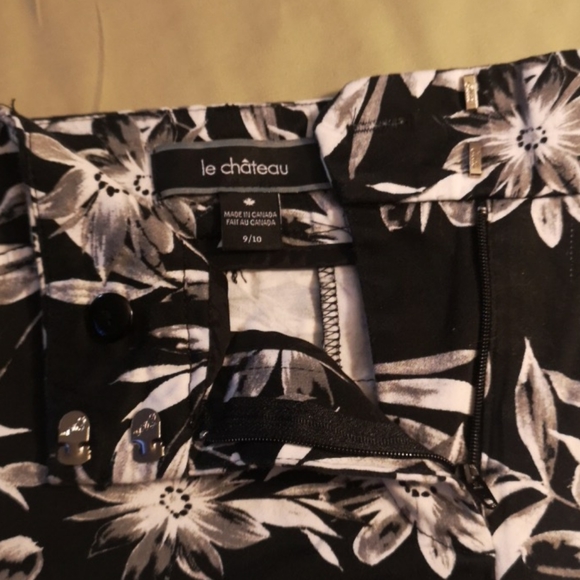 le Chateau Floral Print Shorts - Picture 7 of 7